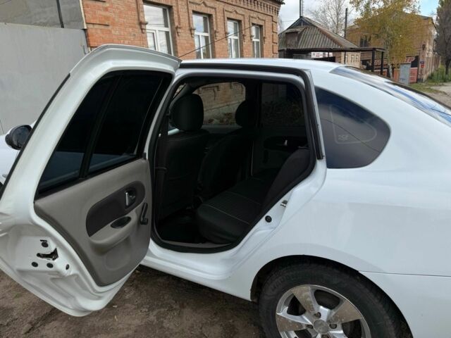 Білий Рено Clio Symbol, об'ємом двигуна 1.4 л та пробігом 65 тис. км за 5500 $, фото 2 на Automoto.ua