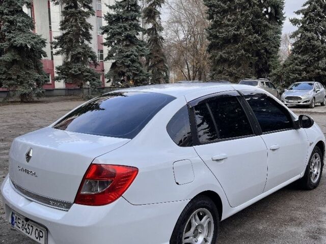 Белый Рено Clio Symbol, объемом двигателя 1.4 л и пробегом 244 тыс. км за 4400 $, фото 2 на Automoto.ua