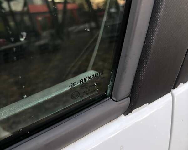 Білий Рено Clio Symbol, об'ємом двигуна 1.4 л та пробігом 142 тис. км за 3900 $, фото 11 на Automoto.ua