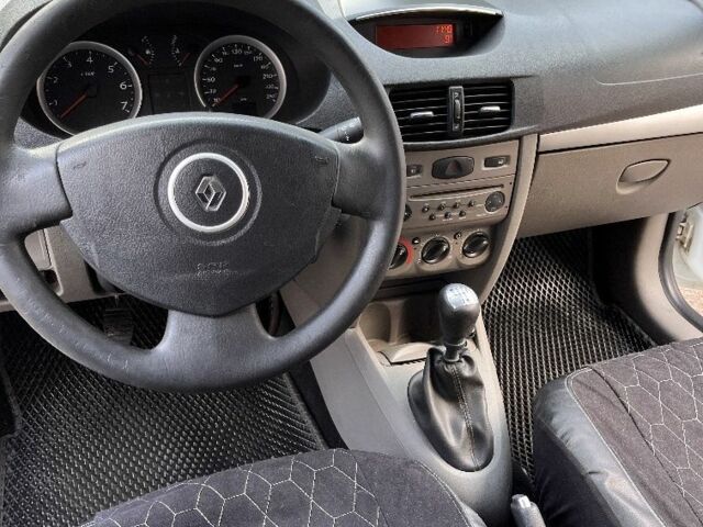 Белый Рено Clio Symbol, объемом двигателя 1.4 л и пробегом 244 тыс. км за 4400 $, фото 11 на Automoto.ua