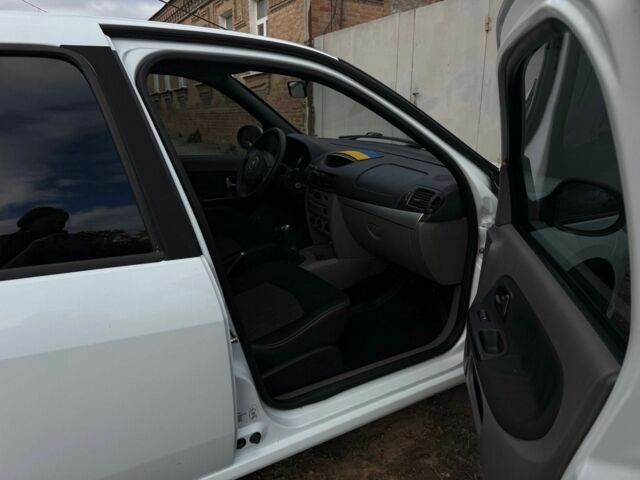 Білий Рено Clio Symbol, об'ємом двигуна 1.4 л та пробігом 65 тис. км за 5500 $, фото 11 на Automoto.ua