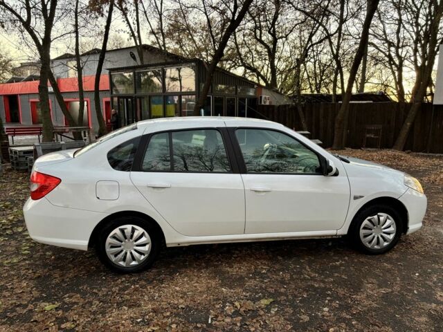 Белый Рено Clio Symbol, объемом двигателя 1.4 л и пробегом 142 тыс. км за 3800 $, фото 1 на Automoto.ua