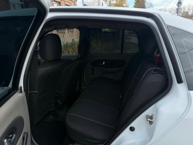 Білий Рено Clio Symbol, об'ємом двигуна 1.4 л та пробігом 65 тис. км за 5500 $, фото 3 на Automoto.ua