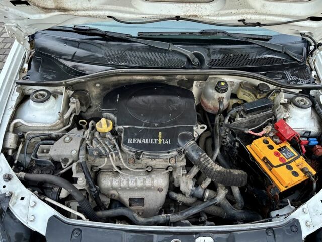 Белый Рено Clio Symbol, объемом двигателя 1.4 л и пробегом 142 тыс. км за 3800 $, фото 7 на Automoto.ua