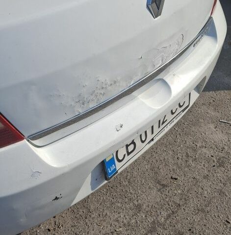 Белый Рено Clio Symbol, объемом двигателя 1.4 л и пробегом 390 тыс. км за 2900 $, фото 7 на Automoto.ua