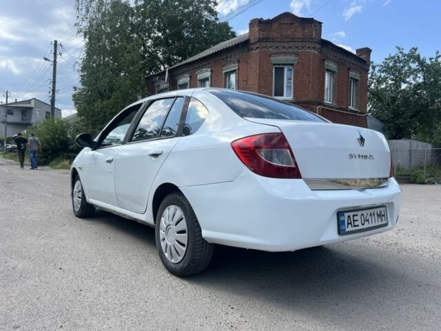 Белый Рено Clio Symbol, объемом двигателя 1.4 л и пробегом 350 тыс. км за 2999 $, фото 2 на Automoto.ua