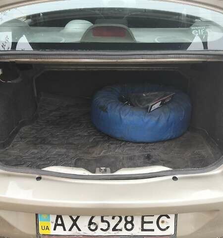 Бежевый Рено Clio Symbol, объемом двигателя 1.39 л и пробегом 302 тыс. км за 3100 $, фото 7 на Automoto.ua