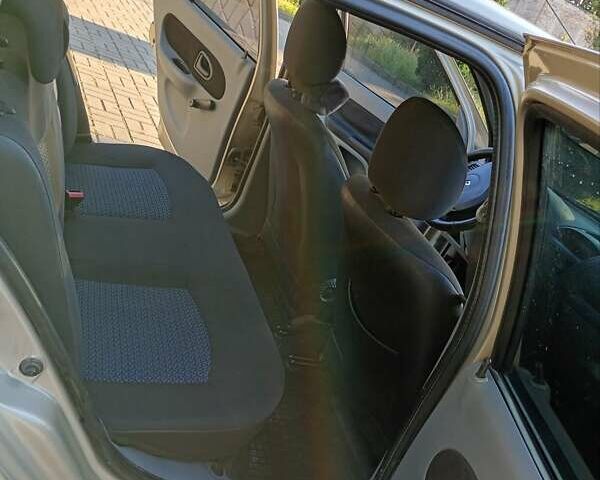 Бежевий Рено Clio Symbol, об'ємом двигуна 1.4 л та пробігом 144 тис. км за 3700 $, фото 2 на Automoto.ua