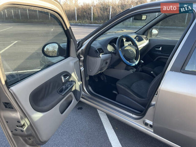 Бежевий Рено Clio Symbol, об'ємом двигуна 1.39 л та пробігом 186 тис. км за 4000 $, фото 8 на Automoto.ua