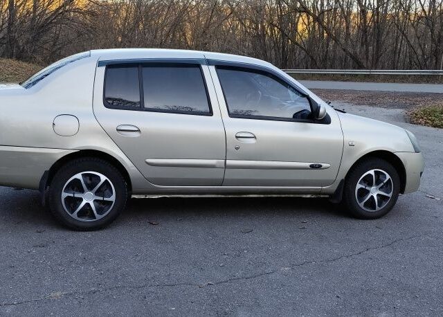 Бежевый Рено Clio Symbol, объемом двигателя 1.4 л и пробегом 154 тыс. км за 2750 $, фото 11 на Automoto.ua