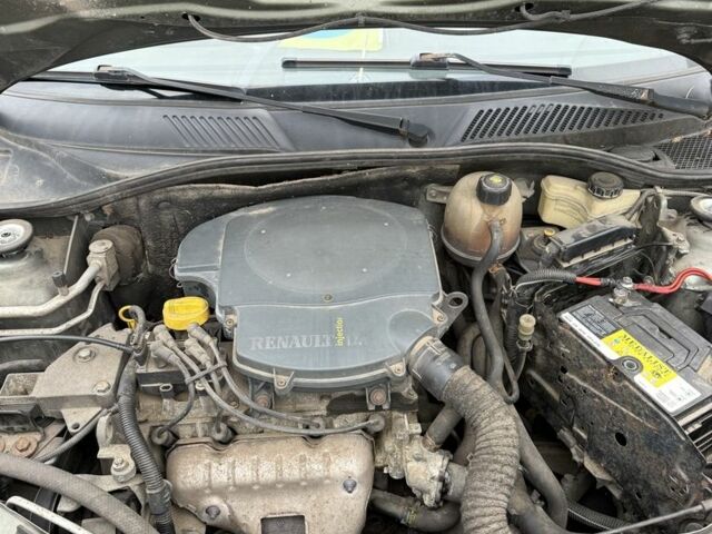 Бежевый Рено Clio Symbol, объемом двигателя 1.4 л и пробегом 190 тыс. км за 1250 $, фото 6 на Automoto.ua