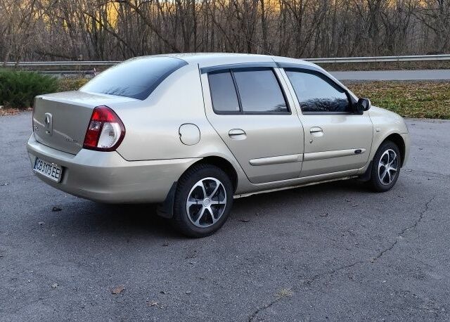 Бежевый Рено Clio Symbol, объемом двигателя 1.4 л и пробегом 154 тыс. км за 2750 $, фото 10 на Automoto.ua