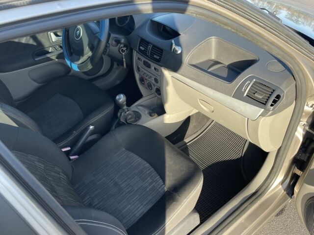 Бежевый Рено Clio Symbol, объемом двигателя 1.4 л и пробегом 186 тыс. км за 4000 $, фото 9 на Automoto.ua