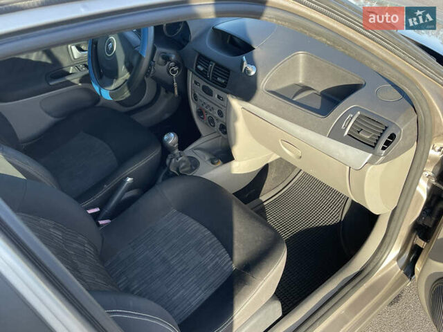 Бежевий Рено Clio Symbol, об'ємом двигуна 1.39 л та пробігом 186 тис. км за 4000 $, фото 9 на Automoto.ua