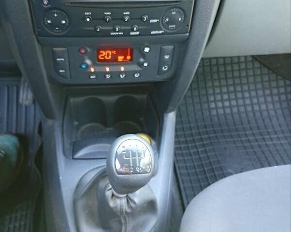 Бежевий Рено Clio Symbol, об'ємом двигуна 1.4 л та пробігом 144 тис. км за 3700 $, фото 16 на Automoto.ua