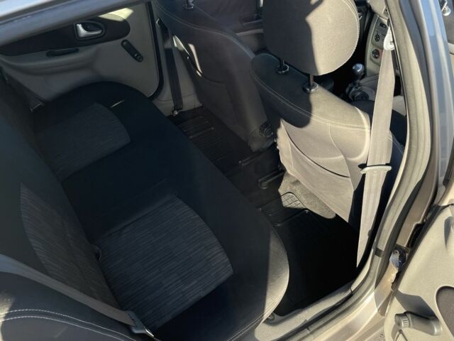 Бежевый Рено Clio Symbol, объемом двигателя 1.4 л и пробегом 186 тыс. км за 4000 $, фото 12 на Automoto.ua