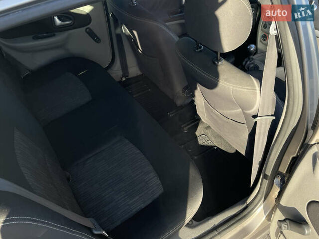 Бежевий Рено Clio Symbol, об'ємом двигуна 1.39 л та пробігом 186 тис. км за 4000 $, фото 11 на Automoto.ua