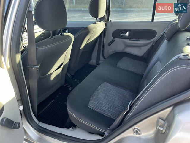 Бежевый Рено Clio Symbol, объемом двигателя 1.39 л и пробегом 186 тыс. км за 3850 $, фото 11 на Automoto.ua