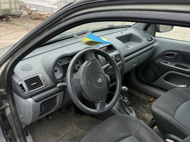 Бежевый Рено Clio Symbol, объемом двигателя 1.4 л и пробегом 190 тыс. км за 1250 $, фото 5 на Automoto.ua