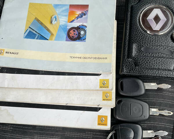 Бежевый Рено Clio Symbol, объемом двигателя 1.4 л и пробегом 181 тыс. км за 3650 $, фото 17 на Automoto.ua