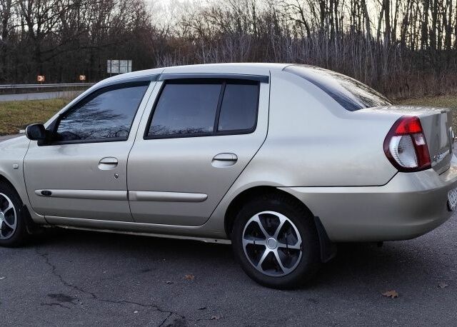 Бежевый Рено Clio Symbol, объемом двигателя 1.4 л и пробегом 154 тыс. км за 2750 $, фото 6 на Automoto.ua