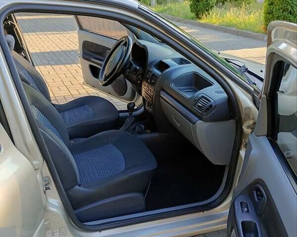 Бежевий Рено Clio Symbol, об'ємом двигуна 1.4 л та пробігом 144 тис. км за 3700 $, фото 3 на Automoto.ua