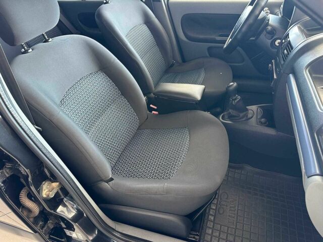 Черный Рено Clio Symbol, объемом двигателя 1.4 л и пробегом 174 тыс. км за 3690 $, фото 11 на Automoto.ua