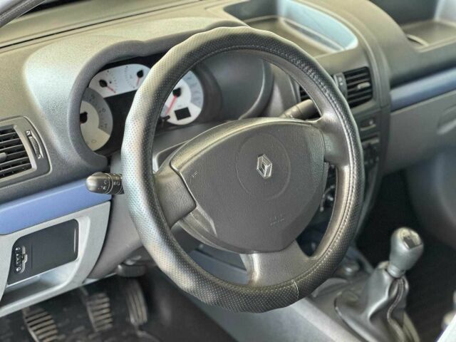 Черный Рено Clio Symbol, объемом двигателя 1.4 л и пробегом 174 тыс. км за 3990 $, фото 13 на Automoto.ua