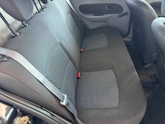 Черный Рено Clio Symbol, объемом двигателя 1.4 л и пробегом 174 тыс. км за 3690 $, фото 9 на Automoto.ua