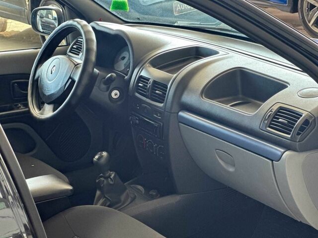 Черный Рено Clio Symbol, объемом двигателя 1.4 л и пробегом 174 тыс. км за 3990 $, фото 12 на Automoto.ua