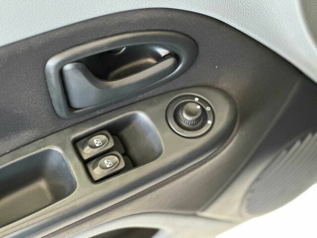 Черный Рено Clio Symbol, объемом двигателя 1.4 л и пробегом 174 тыс. км за 3690 $, фото 14 на Automoto.ua