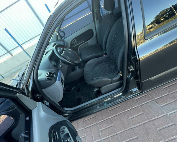 Черный Рено Clio Symbol, объемом двигателя 1.39 л и пробегом 237 тыс. км за 3600 $, фото 12 на Automoto.ua