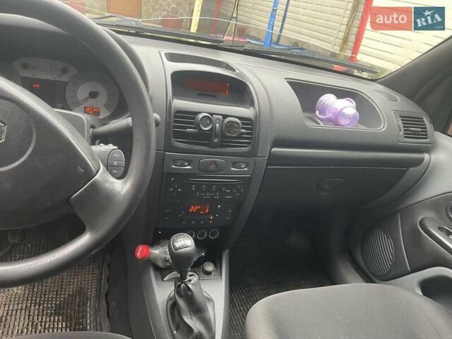 Черный Рено Clio Symbol, объемом двигателя 1.4 л и пробегом 187 тыс. км за 2700 $, фото 11 на Automoto.ua