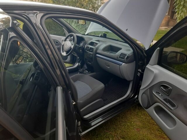 Черный Рено Clio Symbol, объемом двигателя 1.4 л и пробегом 173 тыс. км за 2999 $, фото 16 на Automoto.ua