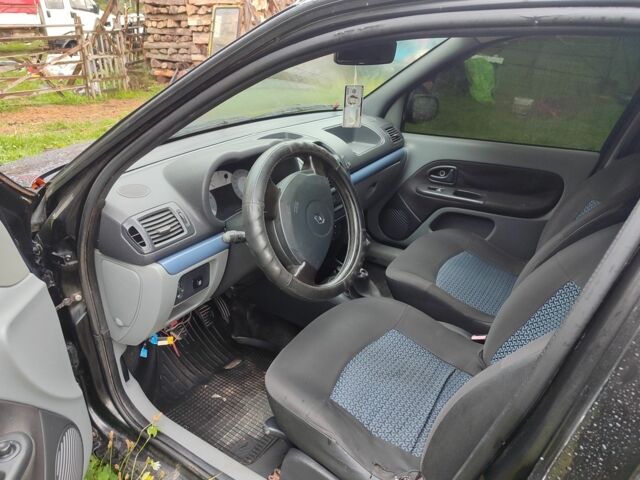 Черный Рено Clio Symbol, объемом двигателя 1.4 л и пробегом 300 тыс. км за 2700 $, фото 8 на Automoto.ua