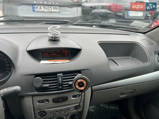 Черный Рено Clio Symbol, объемом двигателя 1.39 л и пробегом 179 тыс. км за 3700 $, фото 3 на Automoto.ua