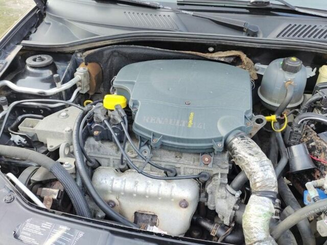 Черный Рено Clio Symbol, объемом двигателя 1.4 л и пробегом 300 тыс. км за 3200 $, фото 2 на Automoto.ua