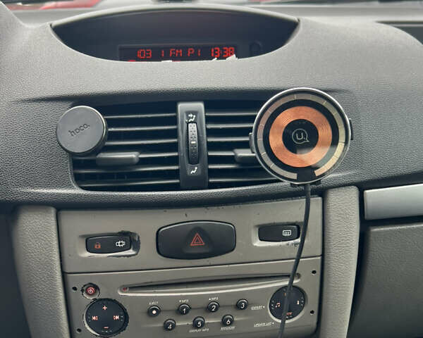 Черный Рено Clio Symbol, объемом двигателя 1.39 л и пробегом 179 тыс. км за 3700 $, фото 4 на Automoto.ua