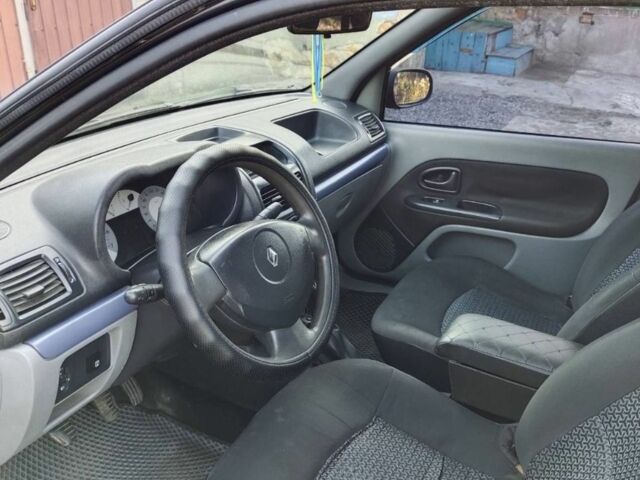 Черный Рено Clio Symbol, объемом двигателя 1.4 л и пробегом 300 тыс. км за 3200 $, фото 4 на Automoto.ua