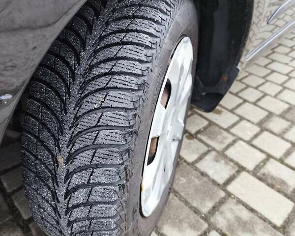 Рено Clio Symbol 2011 в Львове на Automoto.ua Черный Рено Clio Symbol, объемом двигателя 1.4 л и пробегом 122 тыс. км за 4800 $, фото 18 на Automoto.ua