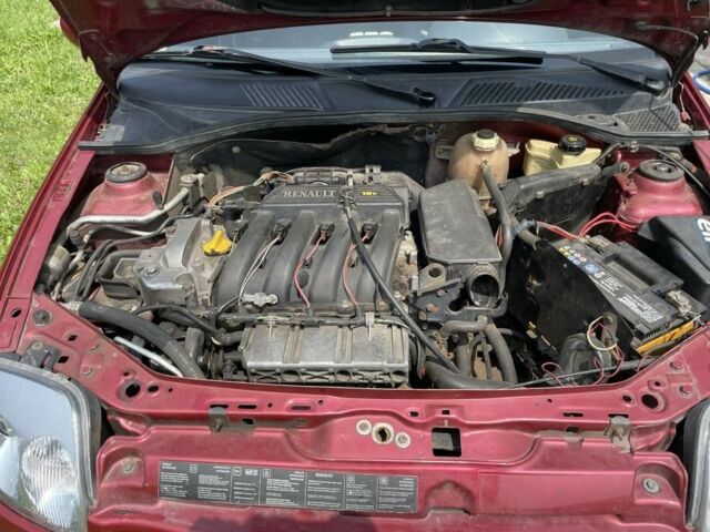 Красный Рено Clio Symbol, объемом двигателя 1.4 л и пробегом 274 тыс. км за 2700 $, фото 7 на Automoto.ua