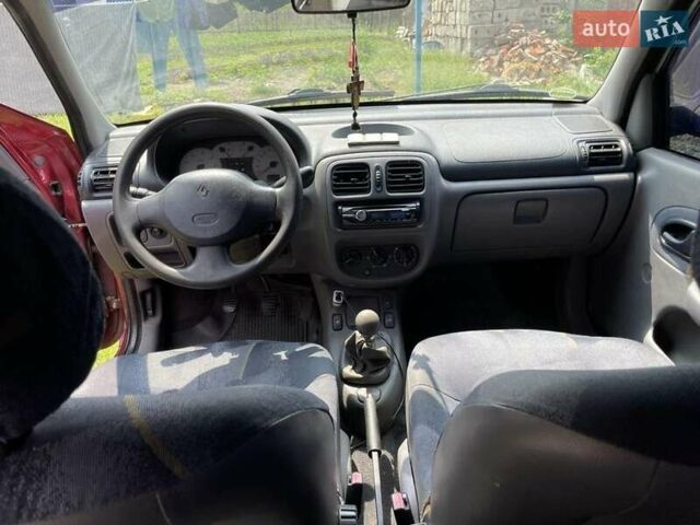 Красный Рено Clio Symbol, объемом двигателя 1.4 л и пробегом 274 тыс. км за 2700 $, фото 5 на Automoto.ua