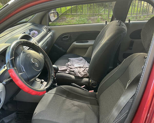 Красный Рено Clio Symbol, объемом двигателя 1.39 л и пробегом 435 тыс. км за 3000 $, фото 4 на Automoto.ua