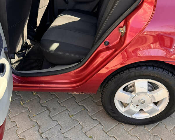 Красный Рено Clio Symbol, объемом двигателя 1.4 л и пробегом 421 тыс. км за 2777 $, фото 13 на Automoto.ua
