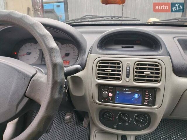 Рено Clio Symbol 2003 в Килие на Automoto.ua Красный Рено Clio Symbol, объемом двигателя 1.4 л и пробегом 400 тыс. км за 2500 $, фото 5 на Automoto.ua