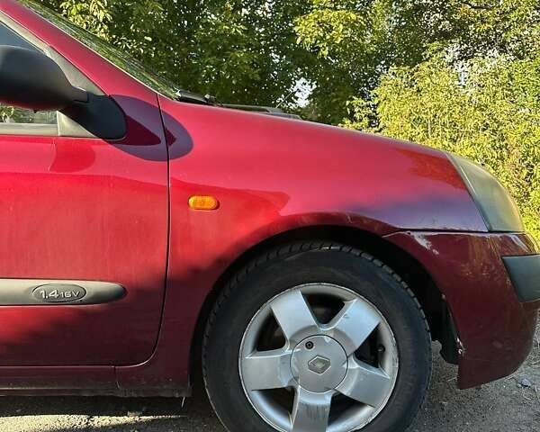 Красный Рено Clio Symbol, объемом двигателя 1.4 л и пробегом 281 тыс. км за 2650 $, фото 8 на Automoto.ua
