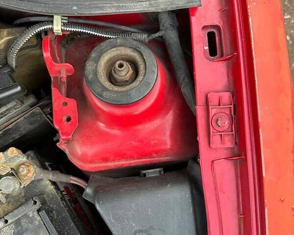 Красный Рено Clio Symbol, объемом двигателя 1.39 л и пробегом 259 тыс. км за 1799 $, фото 11 на Automoto.ua