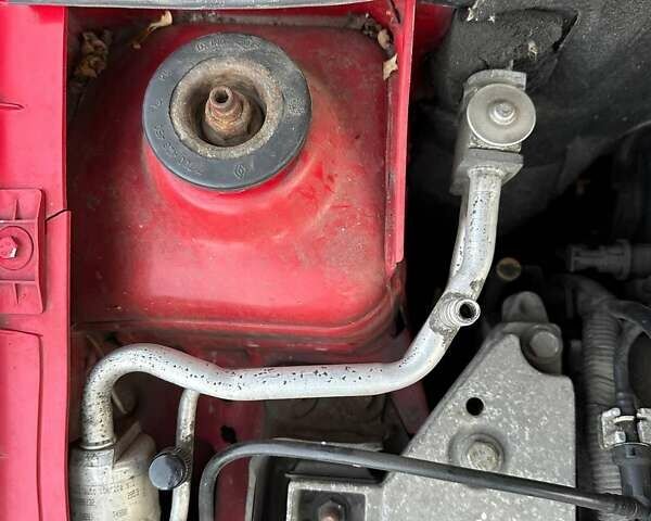 Красный Рено Clio Symbol, объемом двигателя 1.39 л и пробегом 259 тыс. км за 1799 $, фото 12 на Automoto.ua