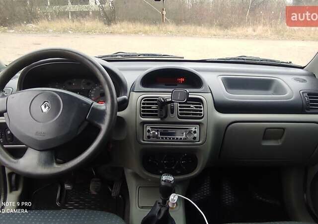 Красный Рено Clio Symbol, объемом двигателя 1.39 л и пробегом 198 тыс. км за 3399 $, фото 5 на Automoto.ua