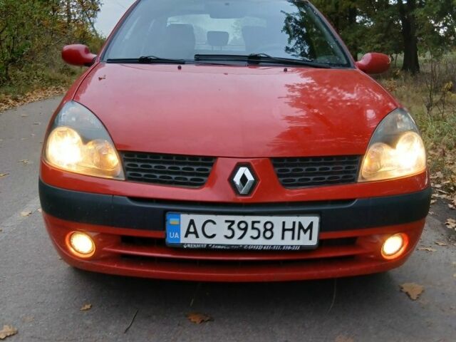 Рено Clio Symbol 2005 в Черняхове на Automoto.ua Красный Рено Clio Symbol, объемом двигателя 1.4 л и пробегом 71 тыс. км за 2750 $, фото 2 на Automoto.ua